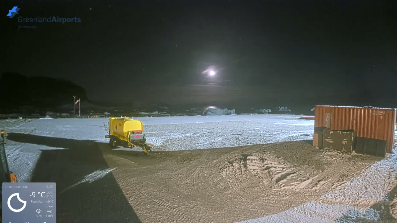 Uummannaq Heliport & Uummannaq Fjord / Storoen-Ikerasak Island Live Cam - Uummannaq, Avannaata, Greenland, Denmark