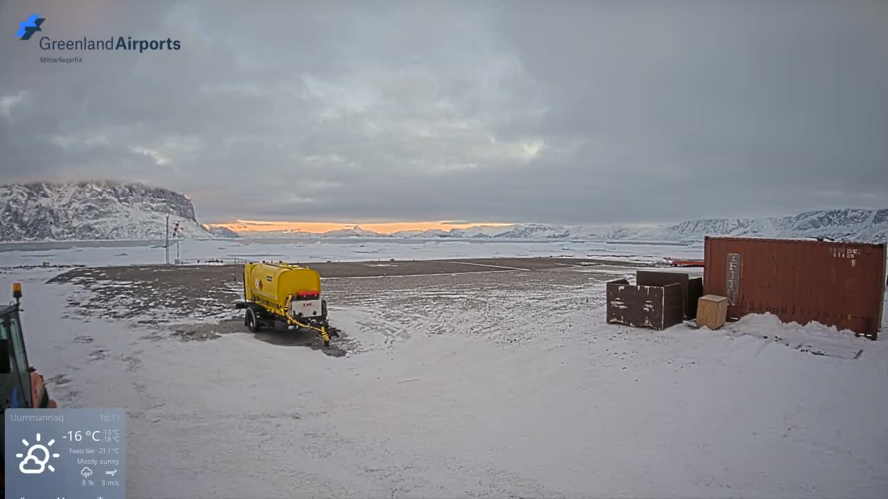 Uummannaq Heliport & Uummannaq Fjord / Storoen-Ikerasak Island Live Cam - Uummannaq, Avannaata, Greenland, Denmark