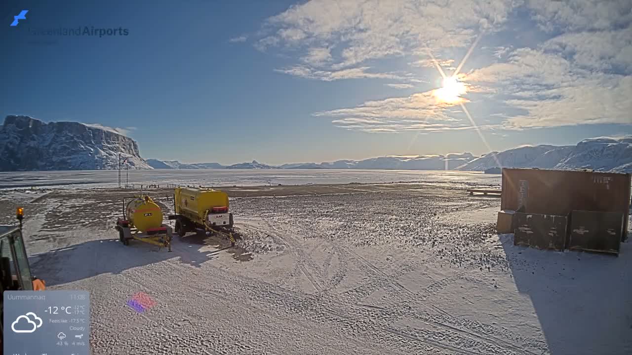 Uummannaq Heliport & Uummannaq Fjord / Storoen-Ikerasak Island Live Cam - Uummannaq, Avannaata, Greenland, Denmark