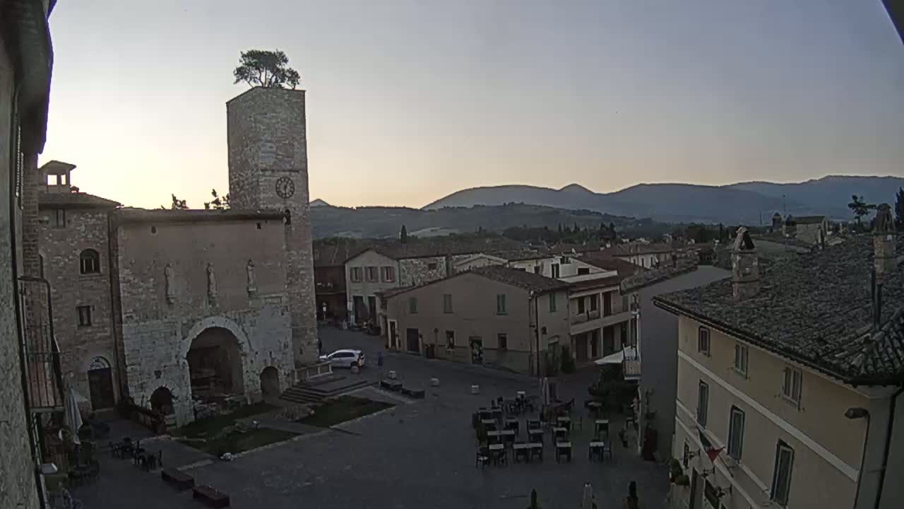 Spello Old City Live Cam - Perugia, Umbria, Italy