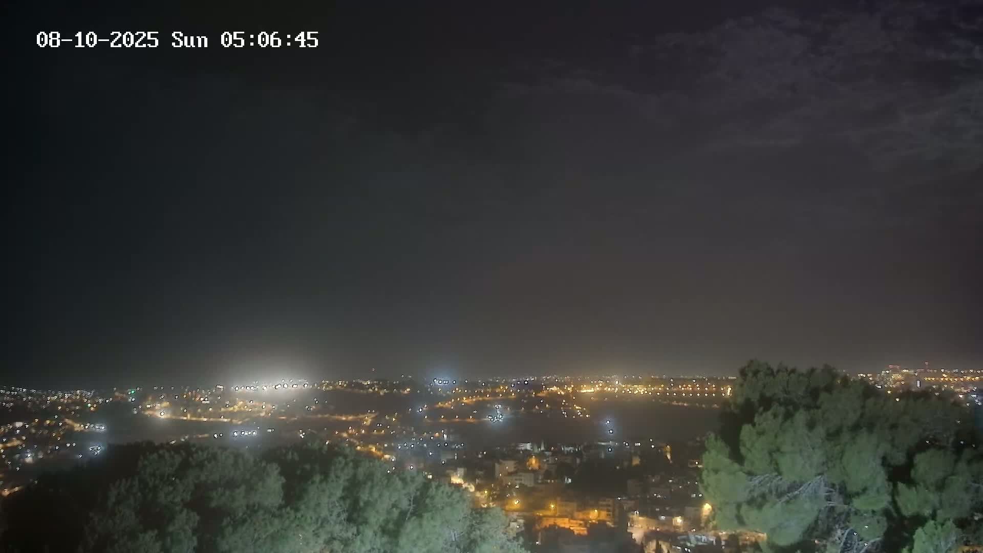 East Quds (Abu Dis/Jabel Mukaber/AlSawahira-AlGharbiyya/Sawahera al-Sharqiya/Jub al-Rum Towns View Towards Midbar Yehuda (Judean Desert) Live Cam - Jabal Batin Elhawa, East Quds, Palestine 