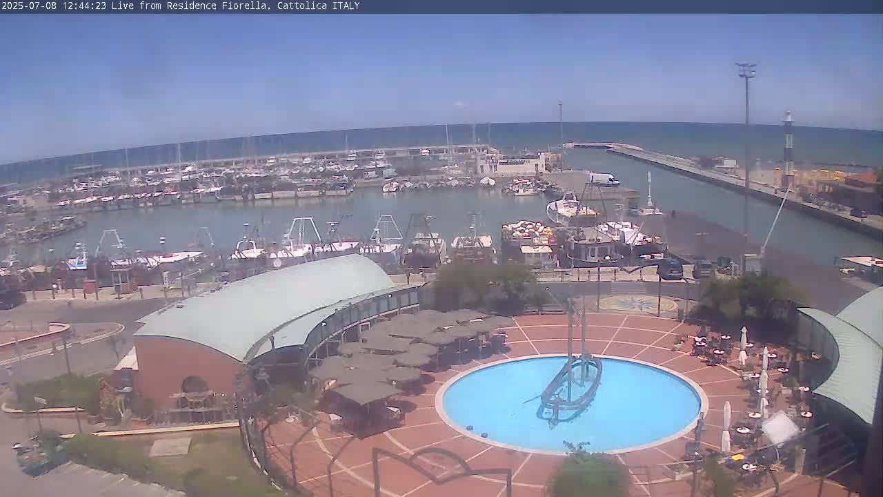 Cattolica Piazza del Porto Square & Yatch Club Marina of Cattolica Live Cam - Rimini, Emilia-Romagna, Italy 
