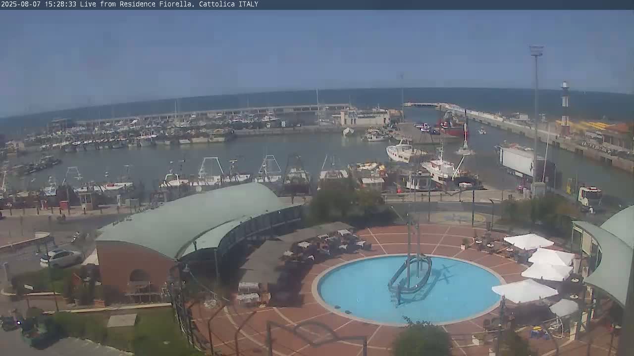 Cattolica Piazza del Porto Square & Yatch Club Marina of Cattolica Live Cam - Rimini, Emilia-Romagna, Italy 