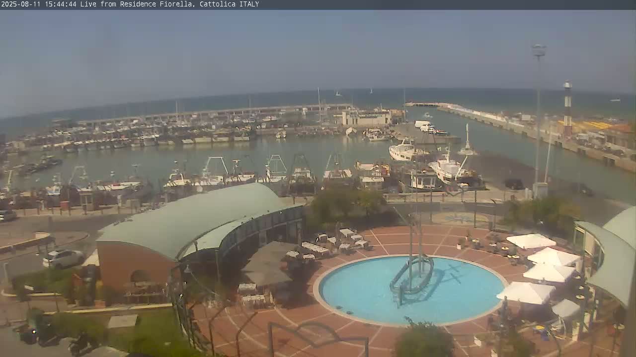 Cattolica Piazza del Porto Square & Yatch Club Marina of Cattolica Live Cam - Rimini, Emilia-Romagna, Italy 