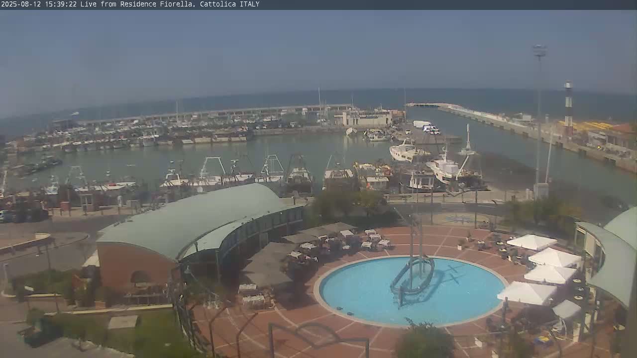 Cattolica Piazza del Porto Square & Yatch Club Marina of Cattolica Live Cam - Rimini, Emilia-Romagna, Italy 