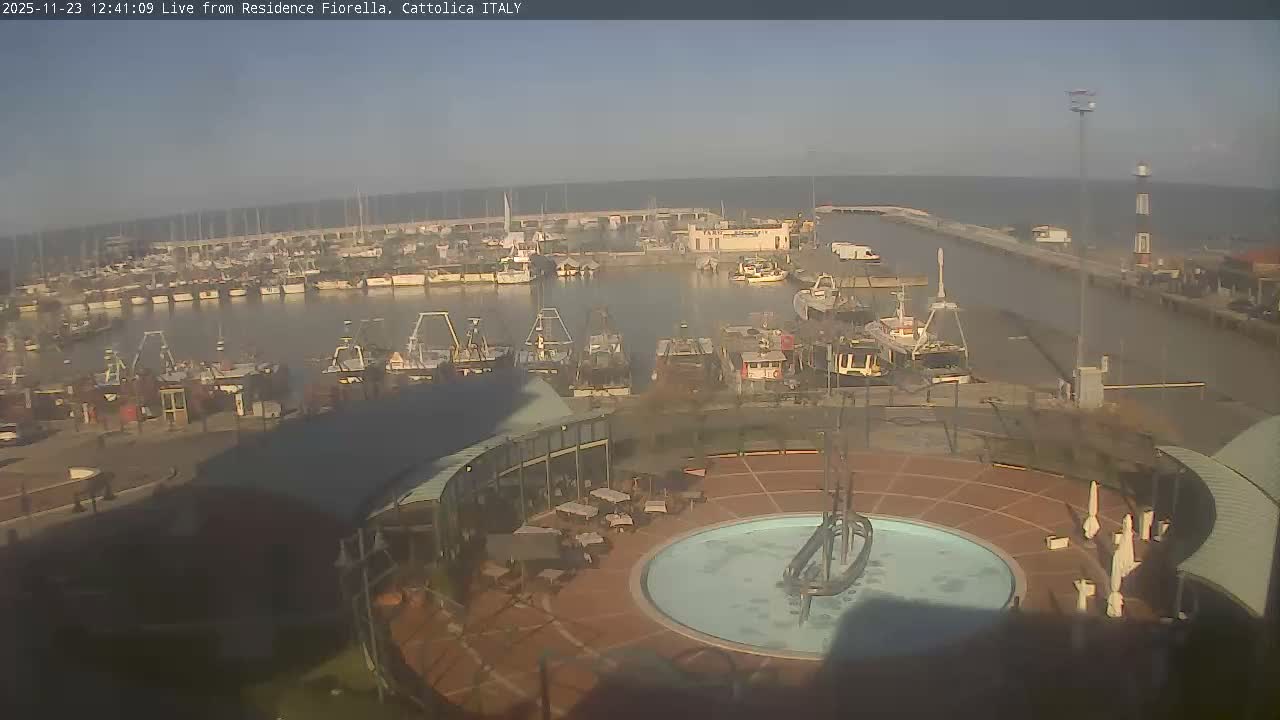 Cattolica Piazza del Porto Square & Yatch Club Marina of Cattolica Live Cam - Rimini, Emilia-Romagna, Italy 