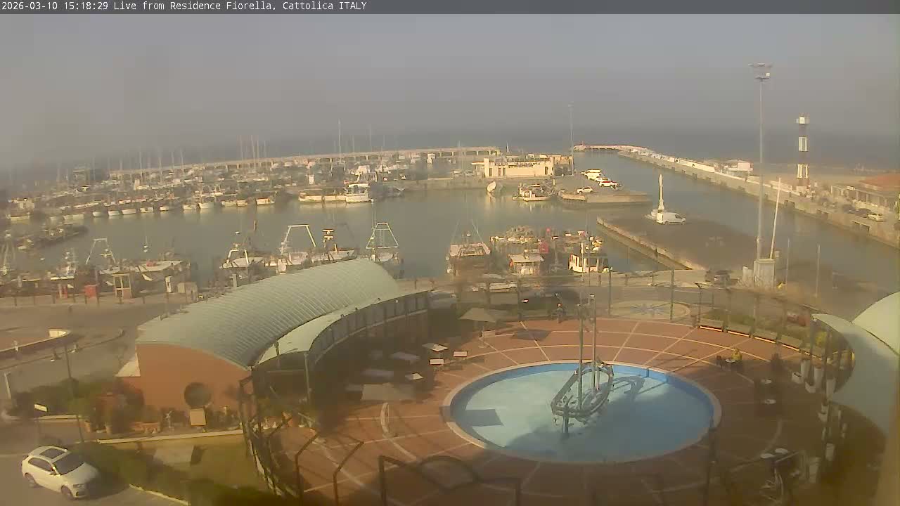 Cattolica Piazza del Porto Square & Yatch Club Marina of Cattolica Live Cam - Rimini, Emilia-Romagna, Italy 