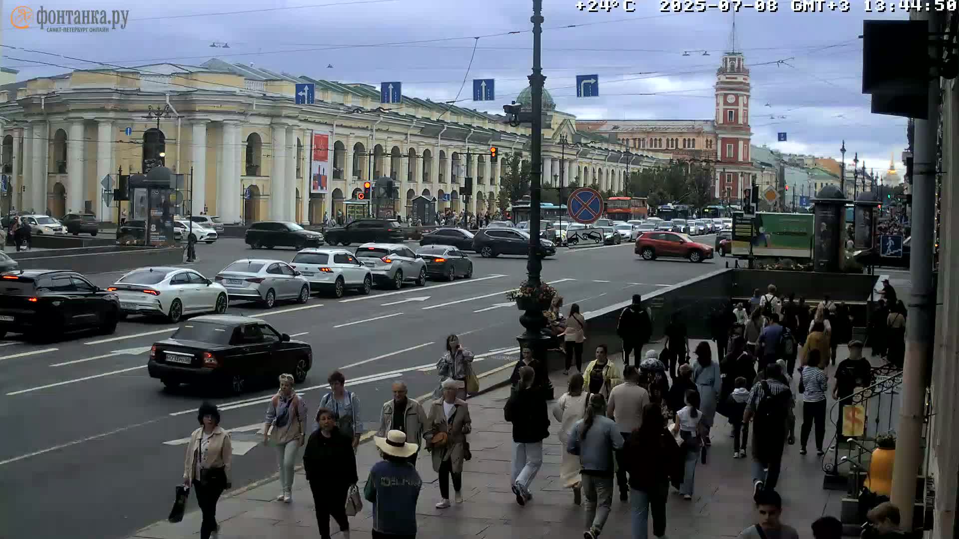 St. Petersburg, Nevskiy Avenue Live Cam - Dvortsovy, Tsentralny, Saint Petersburg, Northwestern (Severo-Zapadnyy), Russia