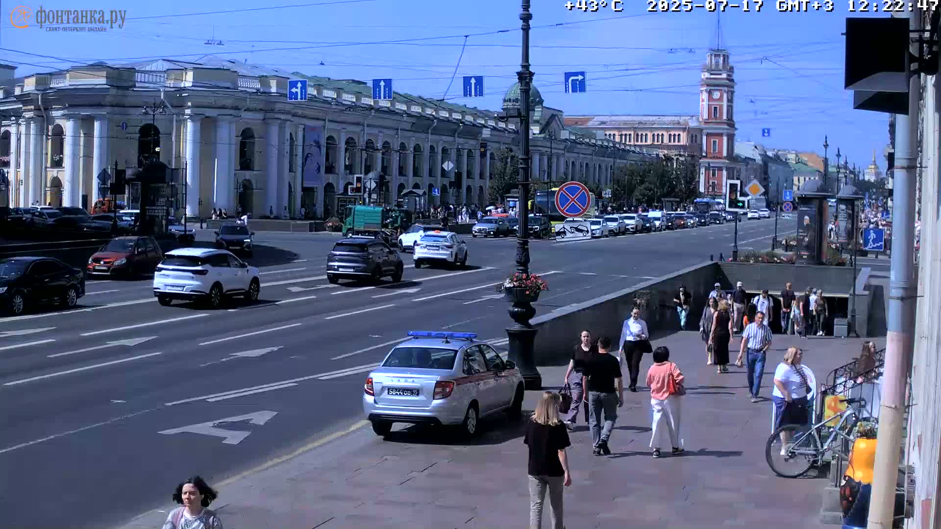 St. Petersburg, Nevskiy Avenue Live Cam - Dvortsovy, Tsentralny, Saint Petersburg, Northwestern (Severo-Zapadnyy), Russia