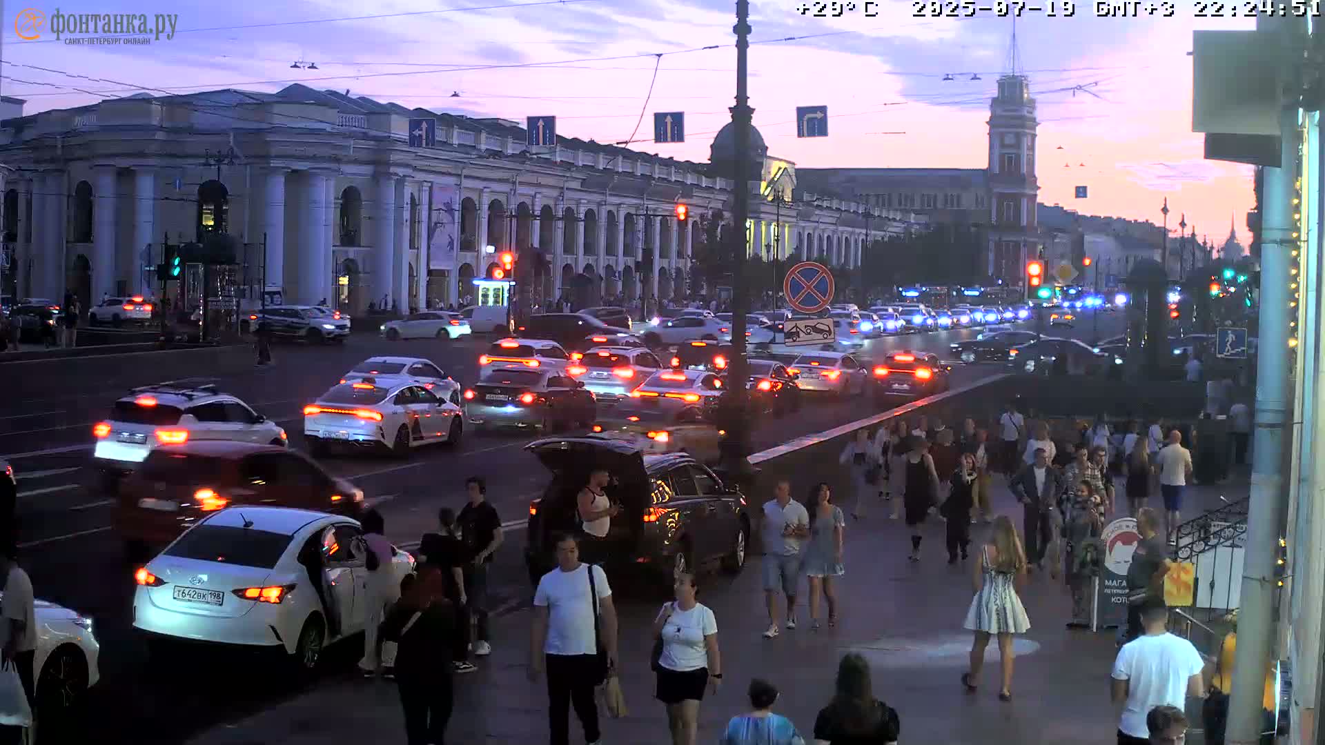 St. Petersburg, Nevskiy Avenue Live Cam - Dvortsovy, Tsentralny, Saint Petersburg, Northwestern (Severo-Zapadnyy), Russia
