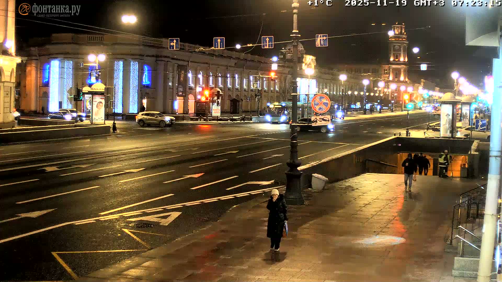 St. Petersburg, Nevskiy Avenue Live Cam - Dvortsovy, Tsentralny, Saint Petersburg, Northwestern (Severo-Zapadnyy), Russia