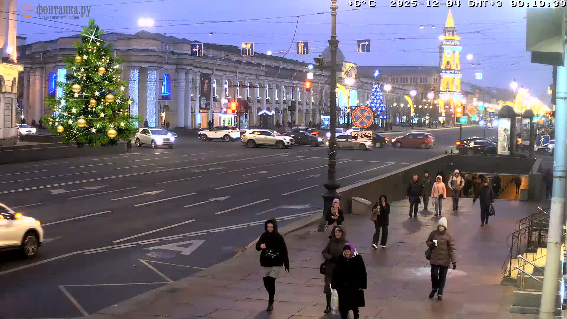 St. Petersburg, Nevskiy Avenue Live Cam - Dvortsovy, Tsentralny, Saint Petersburg, Northwestern (Severo-Zapadnyy), Russia