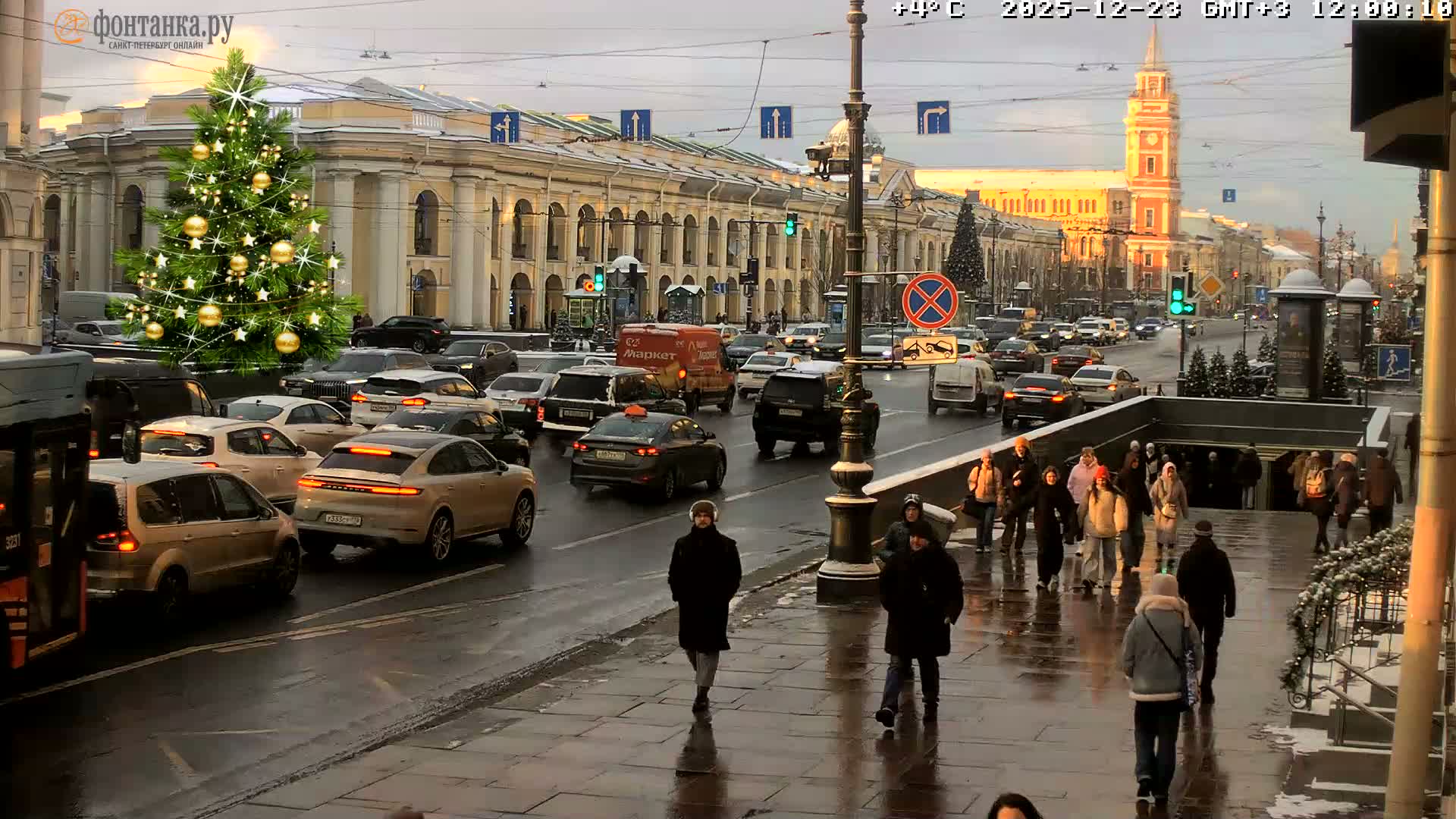 St. Petersburg, Nevskiy Avenue Live Cam - Dvortsovy, Tsentralny, Saint Petersburg, Northwestern (Severo-Zapadnyy), Russia