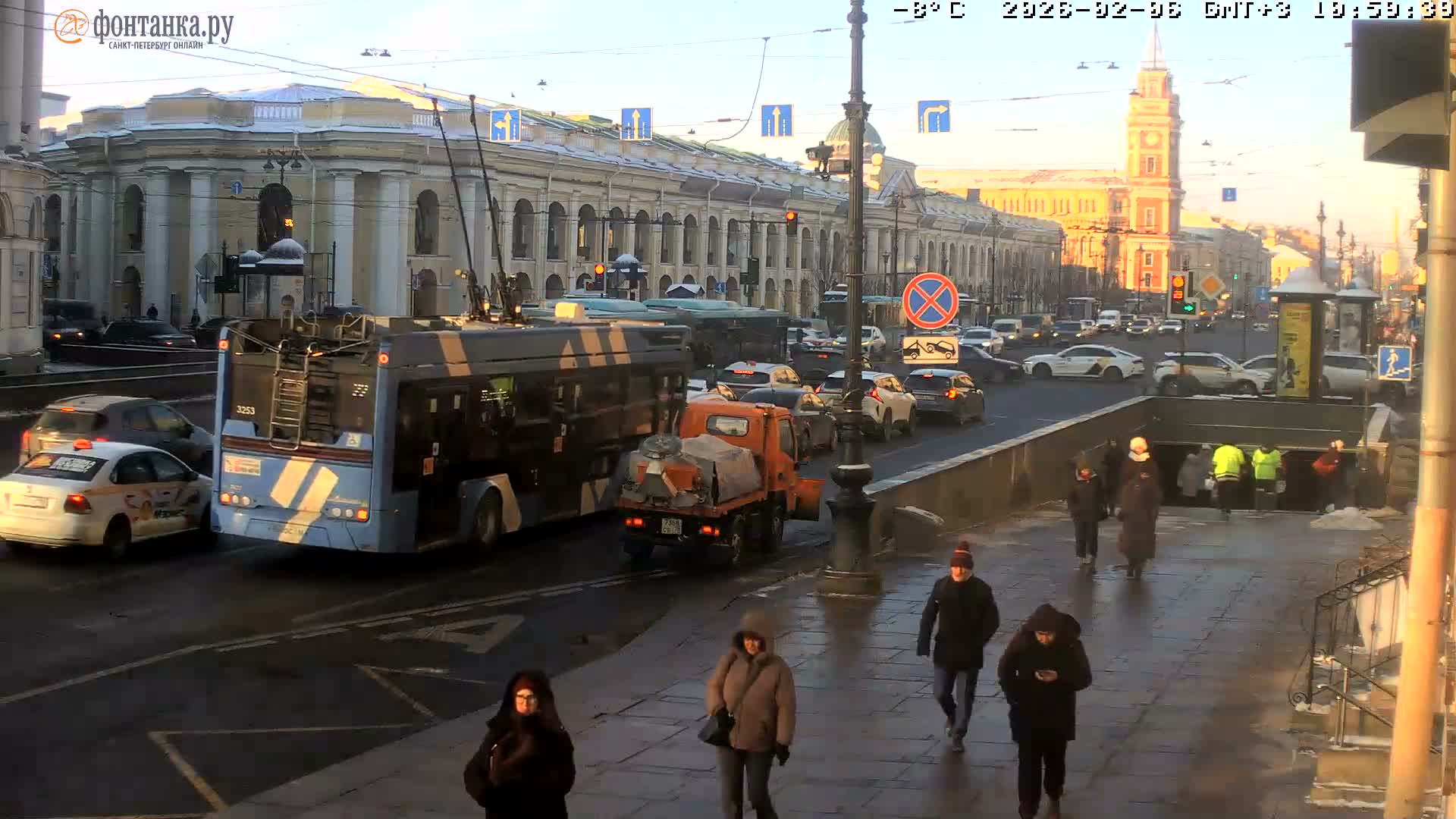 St. Petersburg, Nevskiy Avenue Live Cam - Dvortsovy, Tsentralny, Saint Petersburg, Northwestern (Severo-Zapadnyy), Russia