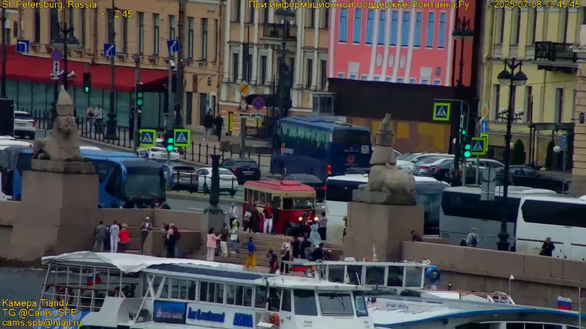 St. Petersburg, Reka Neva River Coasts Panaromic Zoom Skyline Live Cam  - Admiralteysky Okrug, Admiralteysky, Saint Petersburg, Northwestern (Severo-Zapadnyy), Russia