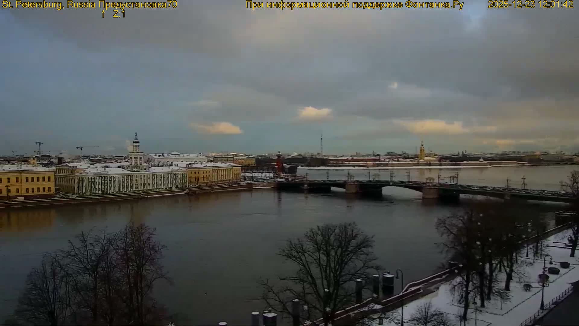 St. Petersburg, Reka Neva River Coasts Panaromic Zoom Skyline Live Cam  - Admiralteysky Okrug, Admiralteysky, Saint Petersburg, Northwestern (Severo-Zapadnyy), Russia