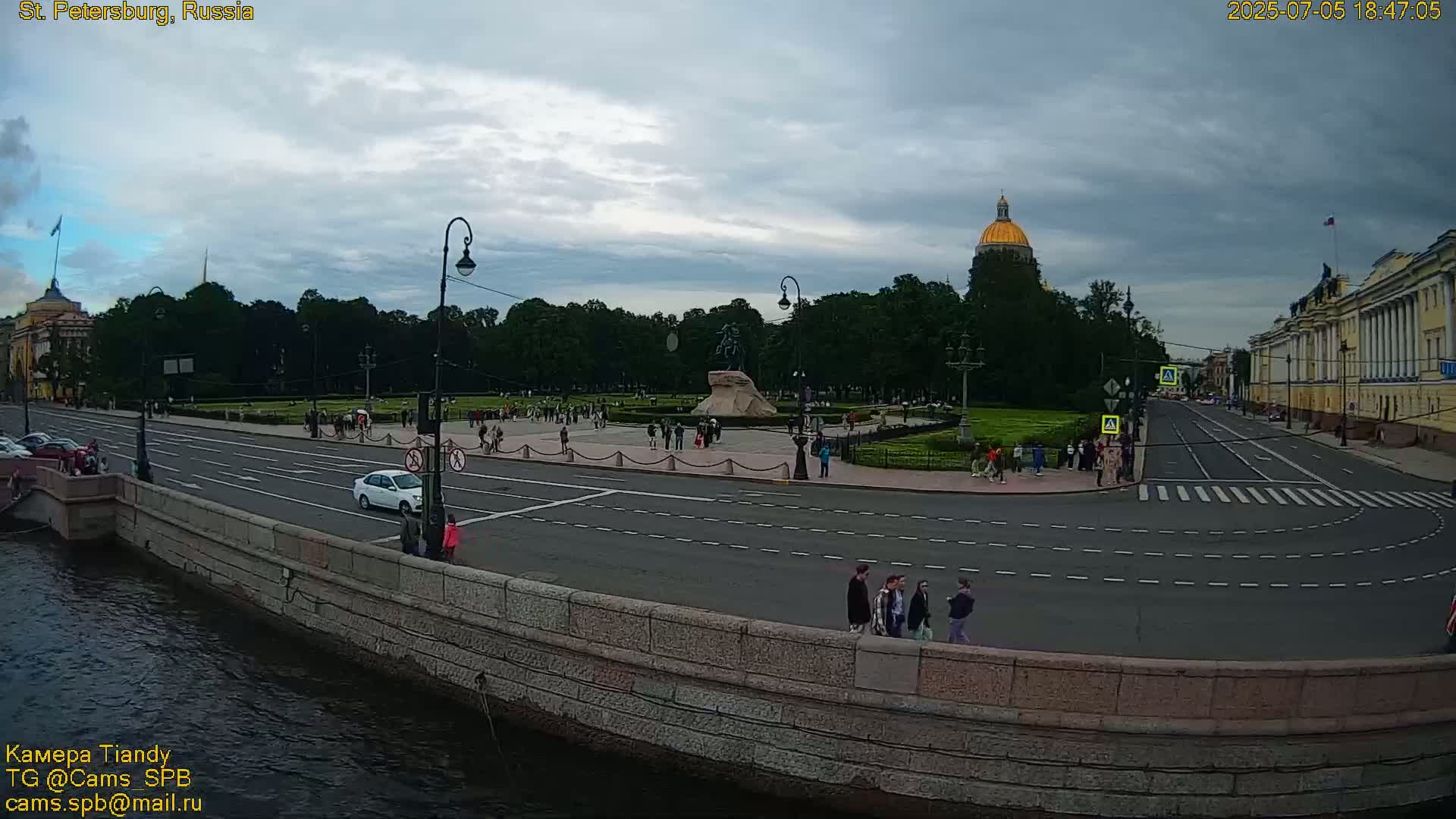 Bronze Horseman (Mednyy Vsadnik) & Saint Isaac Cathedral (Isaakiyevskiy Sobor) from Senate Square  Live Cam - Admiralteysky Okrug, Admiralteysky, Saint Petersburg, Northwestern (Severo-Zapadnyy), Russia 