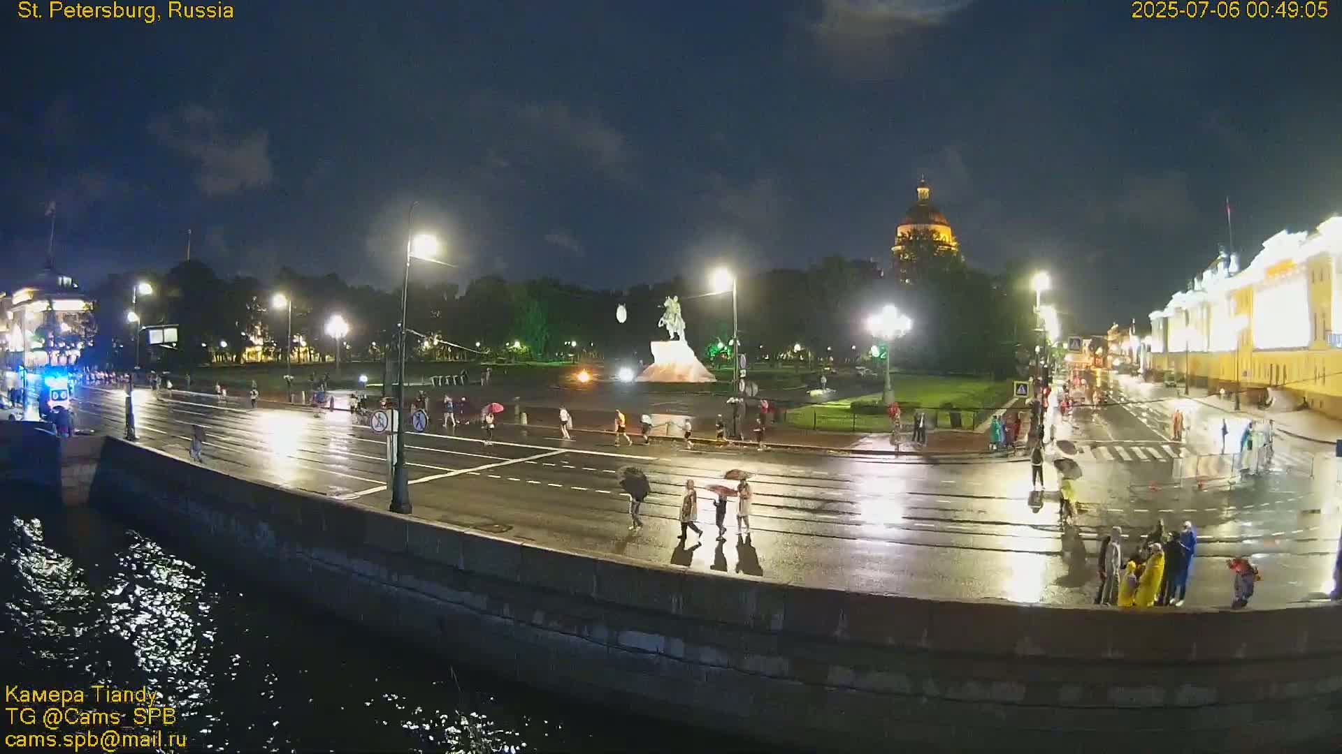 Bronze Horseman (Mednyy Vsadnik) & Saint Isaac Cathedral (Isaakiyevskiy Sobor) from Senate Square  Live Cam - Admiralteysky Okrug, Admiralteysky, Saint Petersburg, Northwestern (Severo-Zapadnyy), Russia 