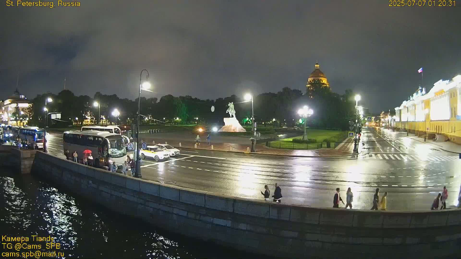 Bronze Horseman (Mednyy Vsadnik) & Saint Isaac Cathedral (Isaakiyevskiy Sobor) from Senate Square  Live Cam - Admiralteysky Okrug, Admiralteysky, Saint Petersburg, Northwestern (Severo-Zapadnyy), Russia 