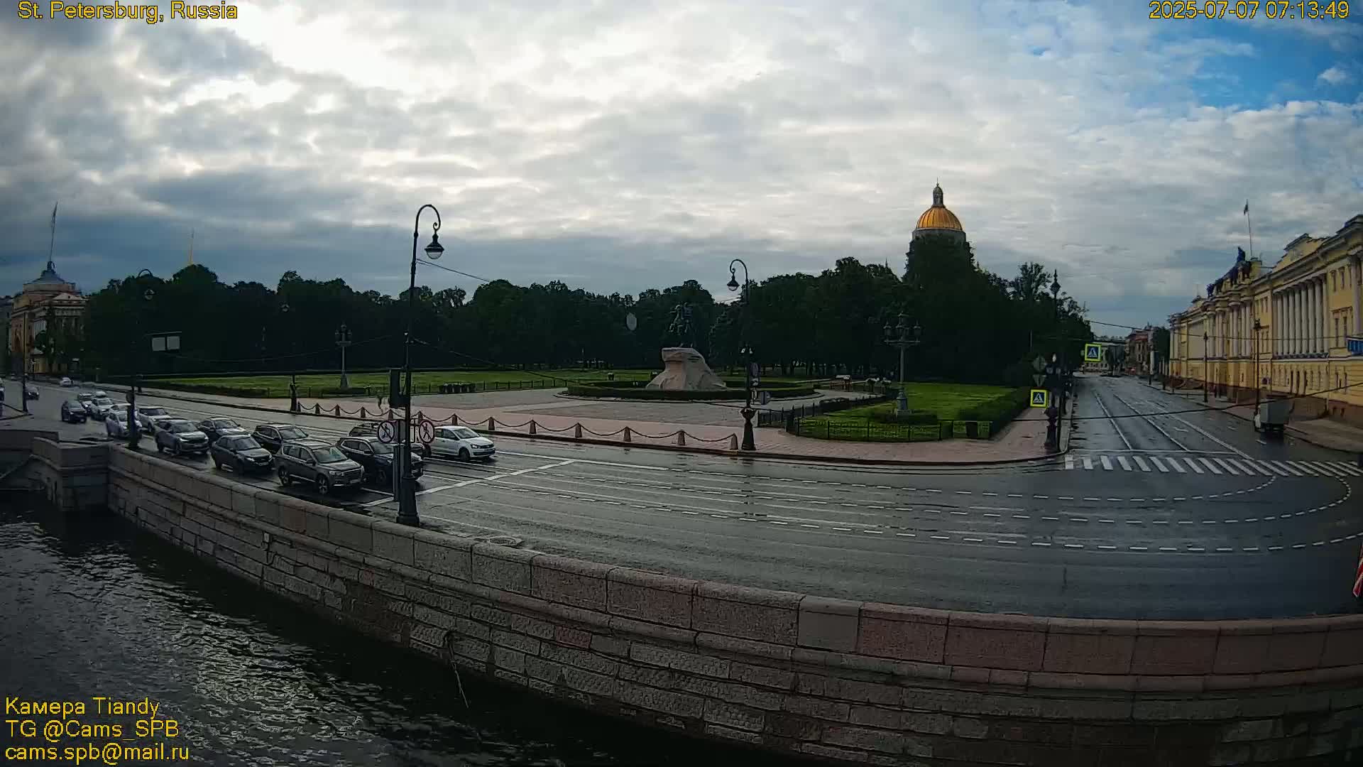 Bronze Horseman (Mednyy Vsadnik) & Saint Isaac Cathedral (Isaakiyevskiy Sobor) from Senate Square  Live Cam - Admiralteysky Okrug, Admiralteysky, Saint Petersburg, Northwestern (Severo-Zapadnyy), Russia 