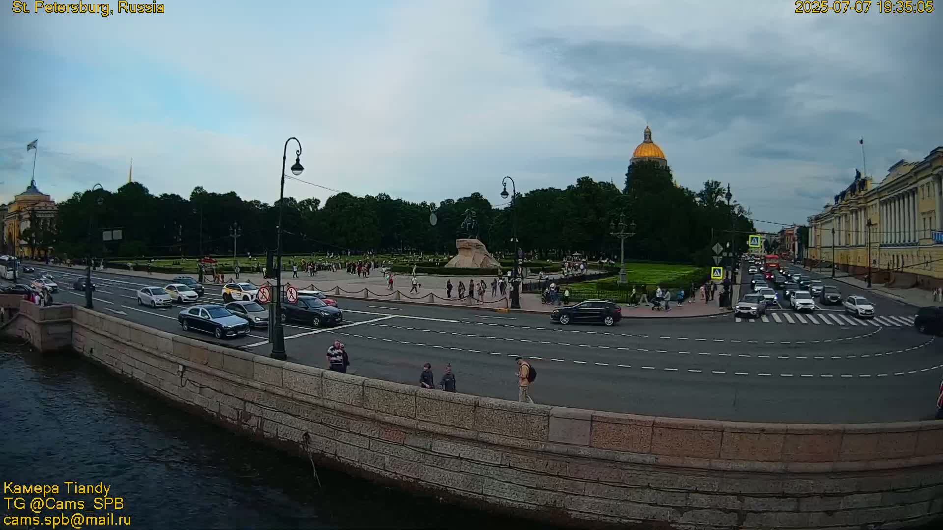 Bronze Horseman (Mednyy Vsadnik) & Saint Isaac Cathedral (Isaakiyevskiy Sobor) from Senate Square  Live Cam - Admiralteysky Okrug, Admiralteysky, Saint Petersburg, Northwestern (Severo-Zapadnyy), Russia 