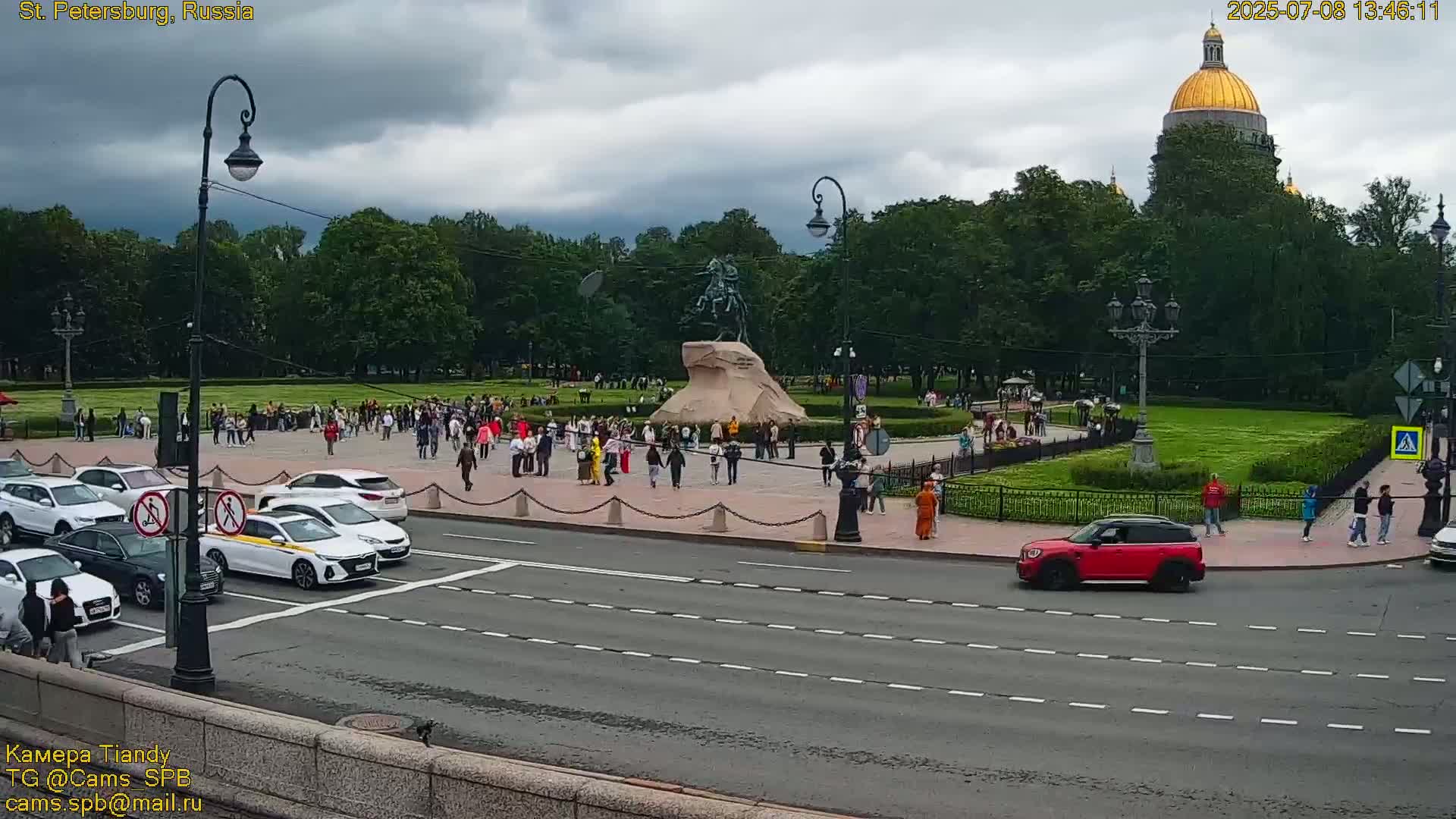 Bronze Horseman (Mednyy Vsadnik) & Saint Isaac Cathedral (Isaakiyevskiy Sobor) from Senate Square  Live Cam - Admiralteysky Okrug, Admiralteysky, Saint Petersburg, Northwestern (Severo-Zapadnyy), Russia 