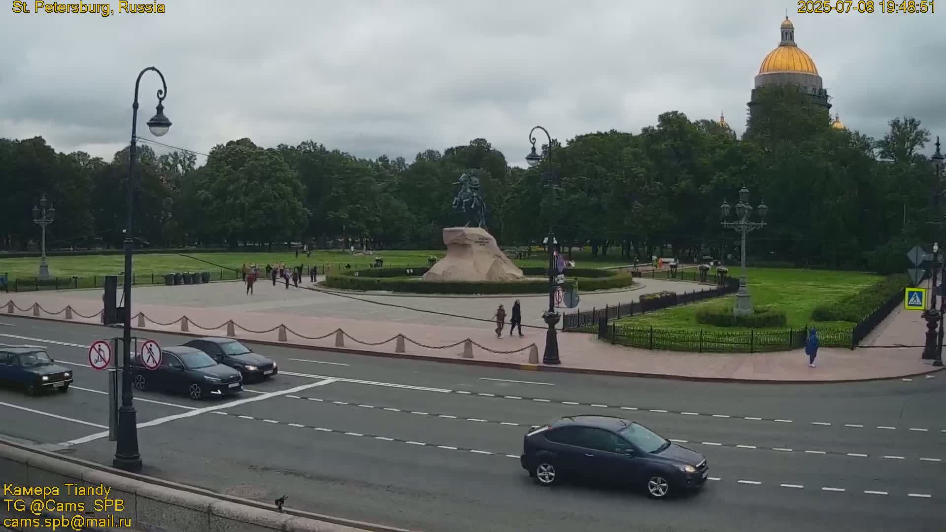 Bronze Horseman (Mednyy Vsadnik) & Saint Isaac Cathedral (Isaakiyevskiy Sobor) from Senate Square  Live Cam - Admiralteysky Okrug, Admiralteysky, Saint Petersburg, Northwestern (Severo-Zapadnyy), Russia 
