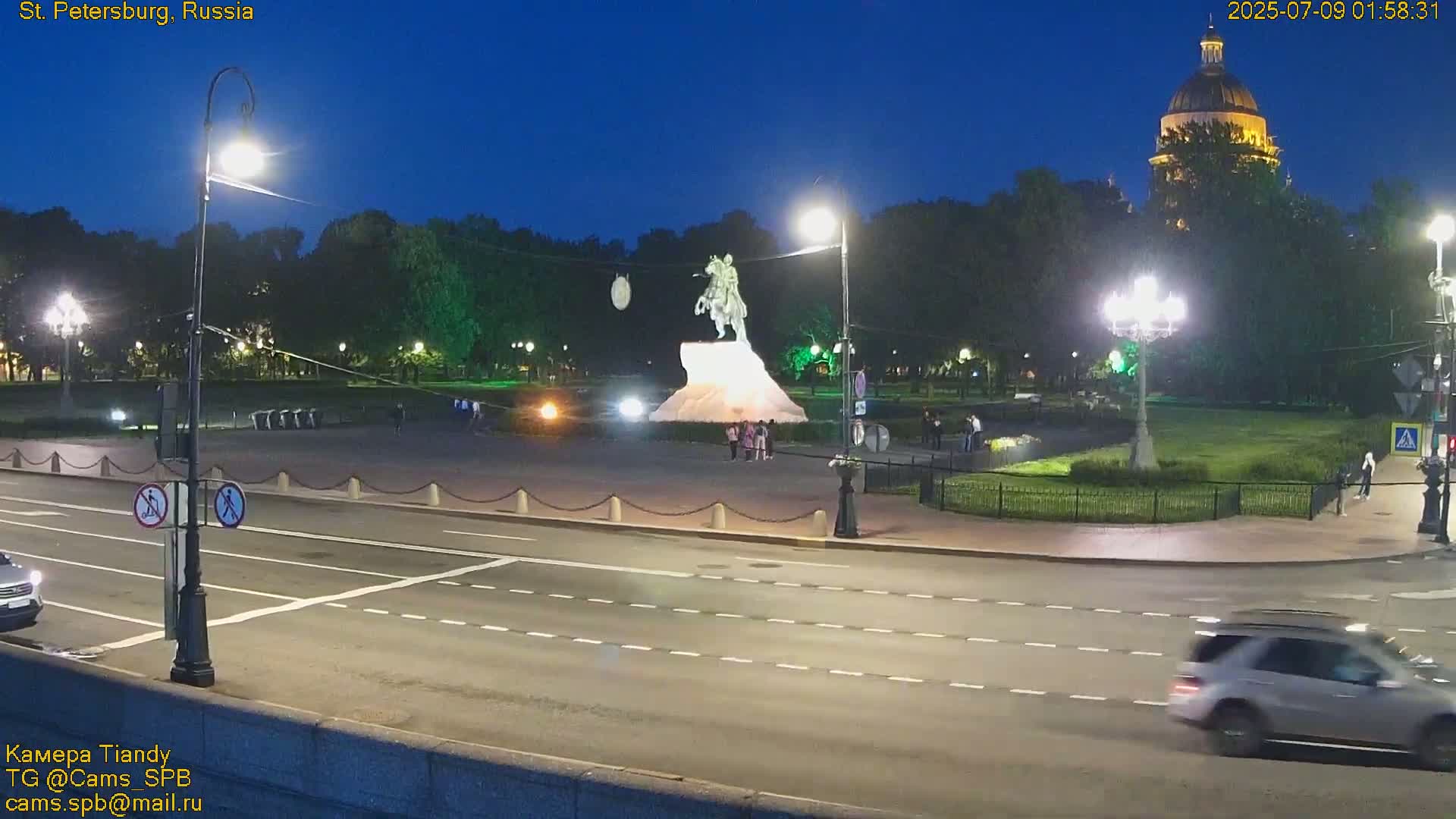 Bronze Horseman (Mednyy Vsadnik) & Saint Isaac Cathedral (Isaakiyevskiy Sobor) from Senate Square  Live Cam - Admiralteysky Okrug, Admiralteysky, Saint Petersburg, Northwestern (Severo-Zapadnyy), Russia 