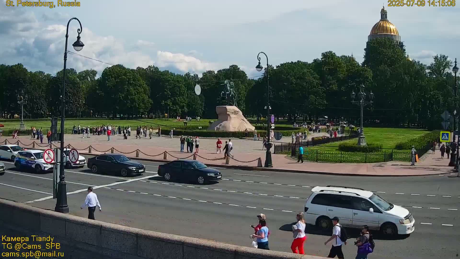 Bronze Horseman (Mednyy Vsadnik) & Saint Isaac Cathedral (Isaakiyevskiy Sobor) from Senate Square  Live Cam - Admiralteysky Okrug, Admiralteysky, Saint Petersburg, Northwestern (Severo-Zapadnyy), Russia 