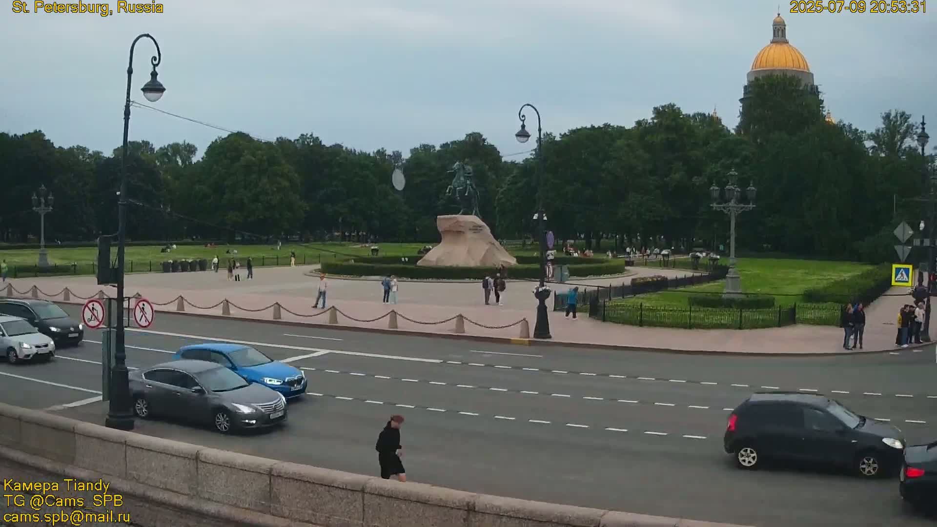 Bronze Horseman (Mednyy Vsadnik) & Saint Isaac Cathedral (Isaakiyevskiy Sobor) from Senate Square  Live Cam - Admiralteysky Okrug, Admiralteysky, Saint Petersburg, Northwestern (Severo-Zapadnyy), Russia 