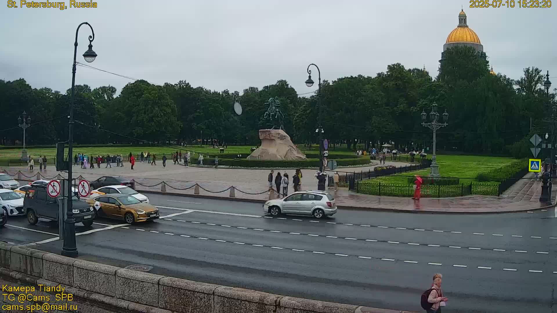 Bronze Horseman (Mednyy Vsadnik) & Saint Isaac Cathedral (Isaakiyevskiy Sobor) from Senate Square  Live Cam - Admiralteysky Okrug, Admiralteysky, Saint Petersburg, Northwestern (Severo-Zapadnyy), Russia 