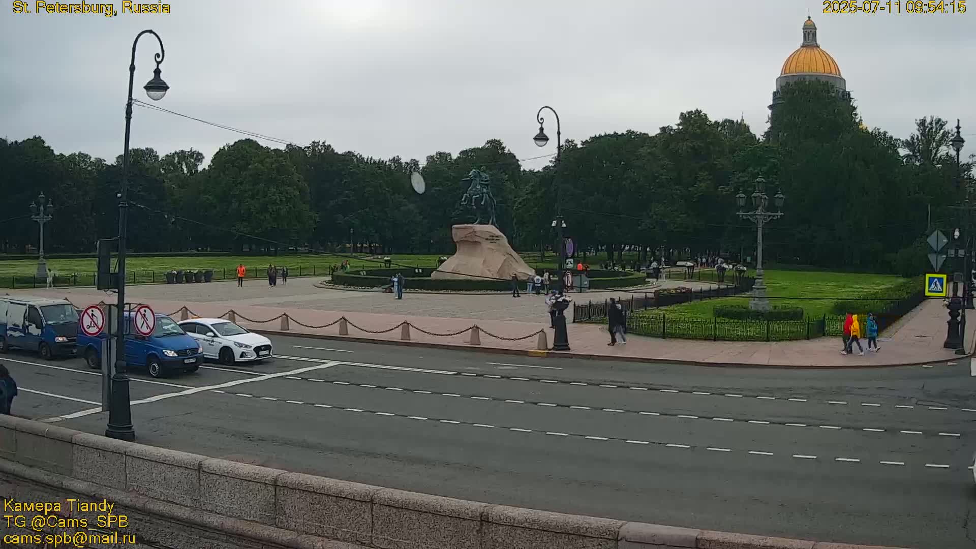 Bronze Horseman (Mednyy Vsadnik) & Saint Isaac Cathedral (Isaakiyevskiy Sobor) from Senate Square  Live Cam - Admiralteysky Okrug, Admiralteysky, Saint Petersburg, Northwestern (Severo-Zapadnyy), Russia 