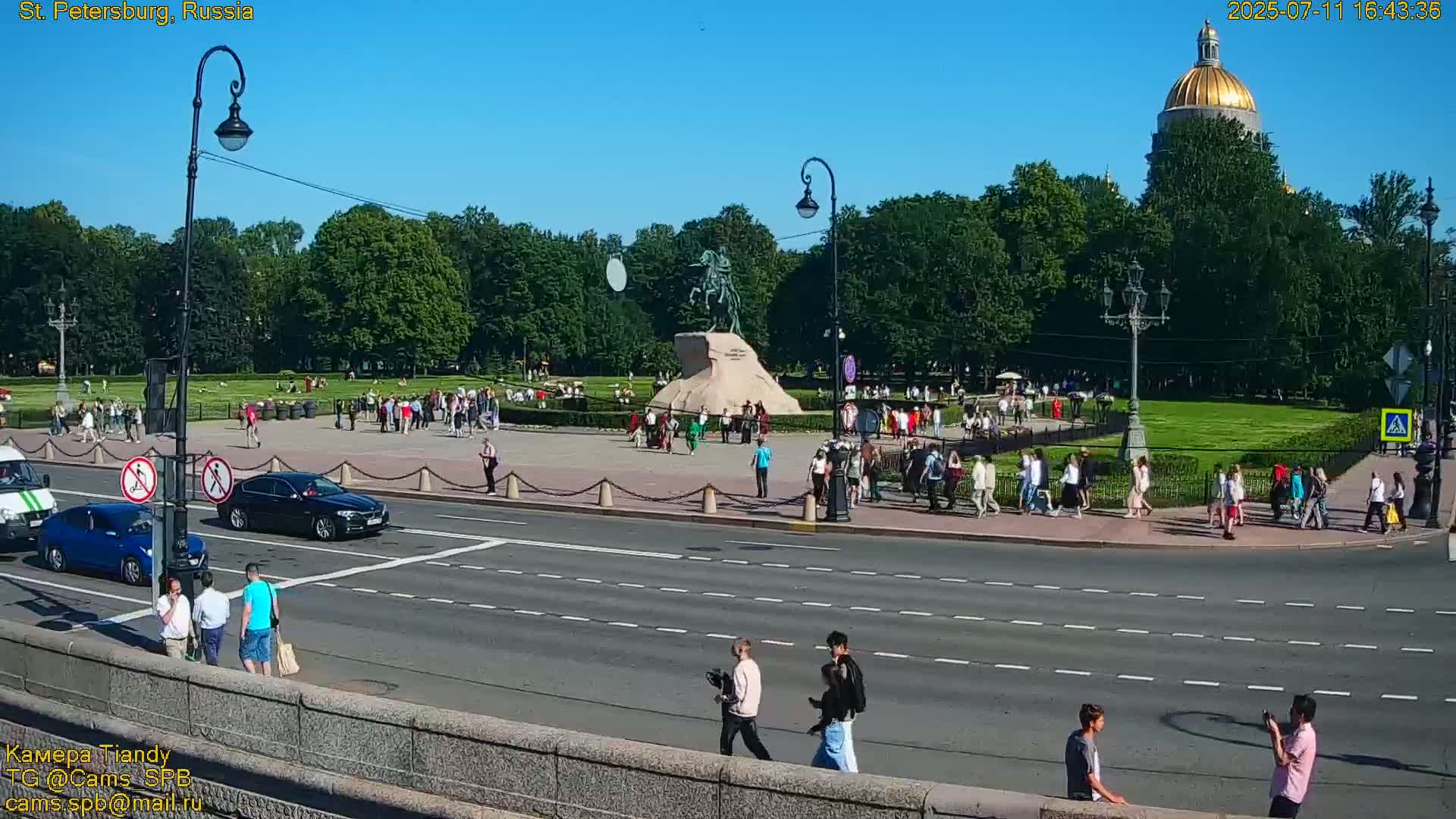 Bronze Horseman (Mednyy Vsadnik) & Saint Isaac Cathedral (Isaakiyevskiy Sobor) from Senate Square  Live Cam - Admiralteysky Okrug, Admiralteysky, Saint Petersburg, Northwestern (Severo-Zapadnyy), Russia 
