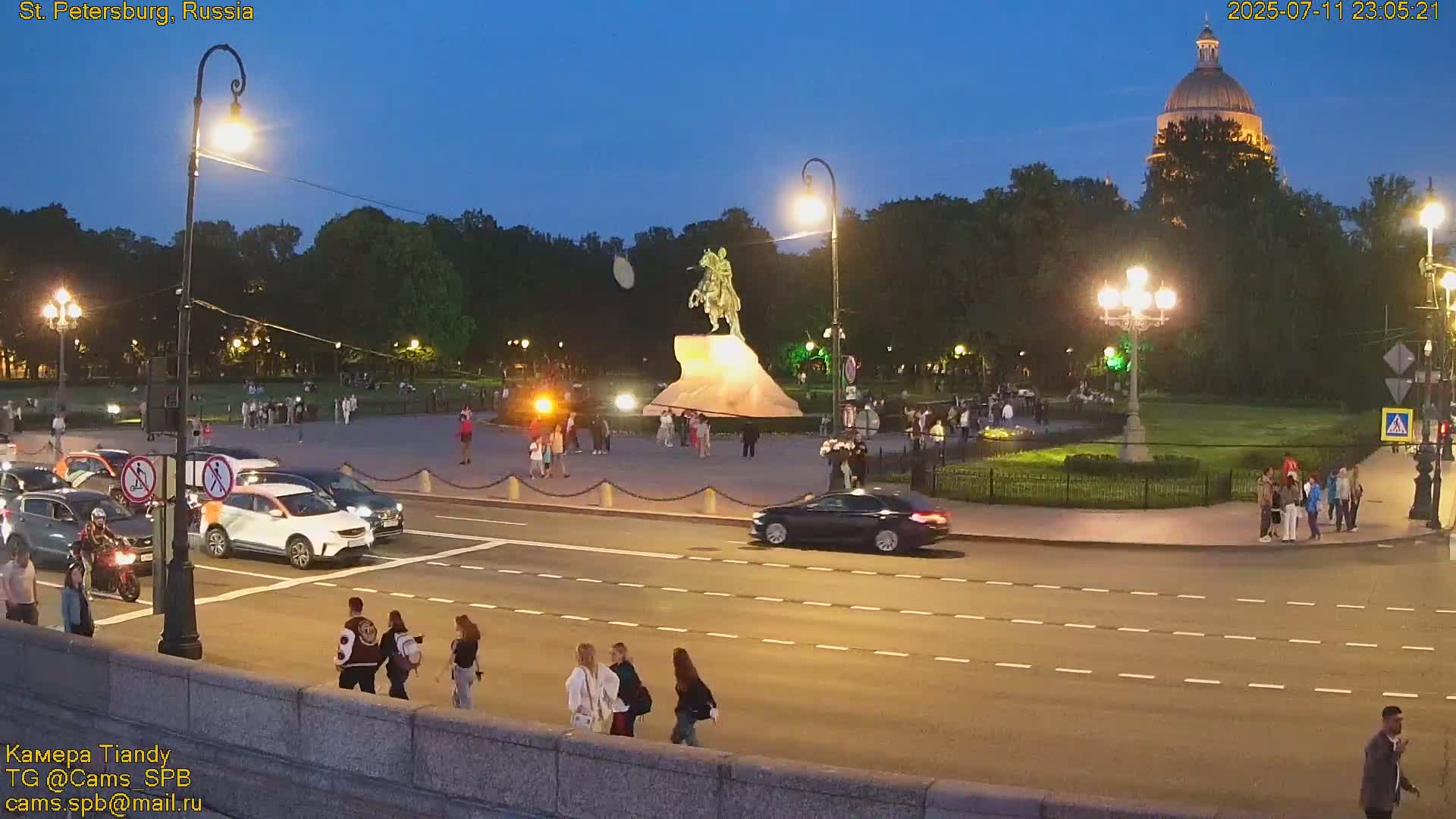 Bronze Horseman (Mednyy Vsadnik) & Saint Isaac Cathedral (Isaakiyevskiy Sobor) from Senate Square  Live Cam - Admiralteysky Okrug, Admiralteysky, Saint Petersburg, Northwestern (Severo-Zapadnyy), Russia 