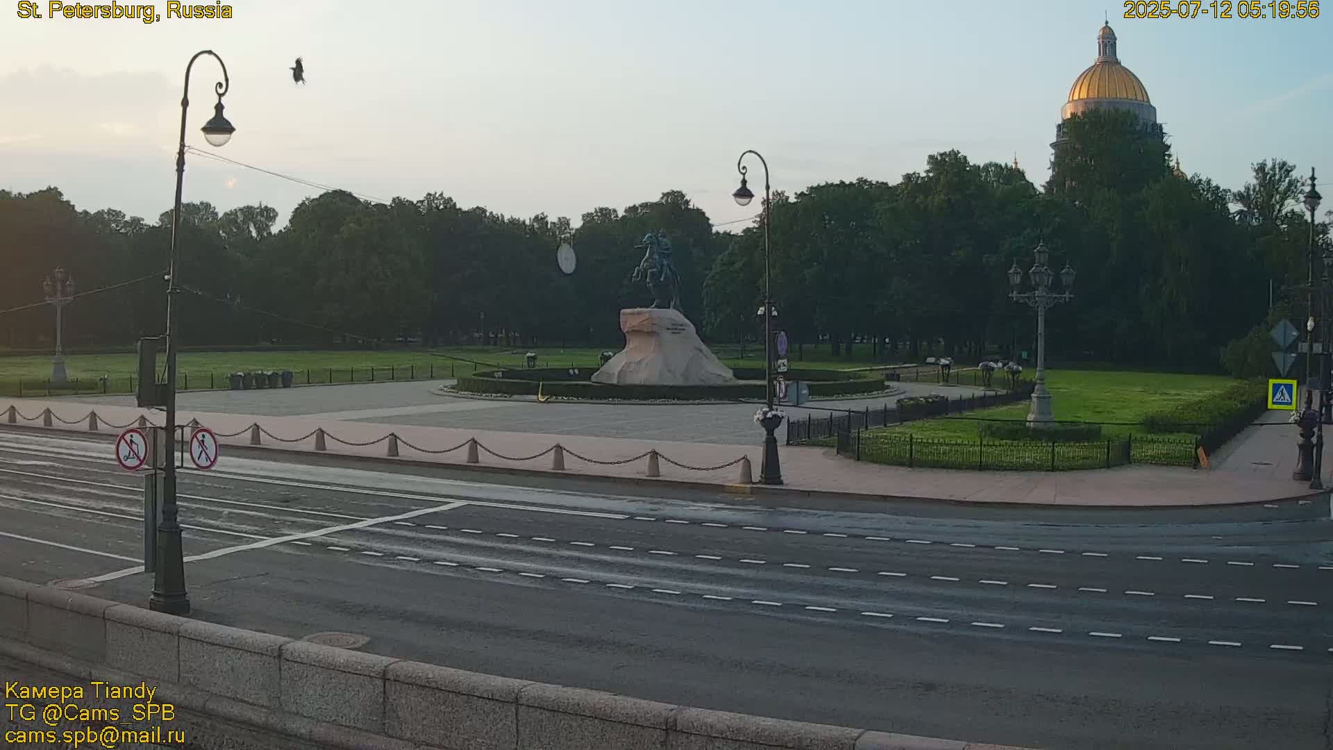Bronze Horseman (Mednyy Vsadnik) & Saint Isaac Cathedral (Isaakiyevskiy Sobor) from Senate Square  Live Cam - Admiralteysky Okrug, Admiralteysky, Saint Petersburg, Northwestern (Severo-Zapadnyy), Russia 