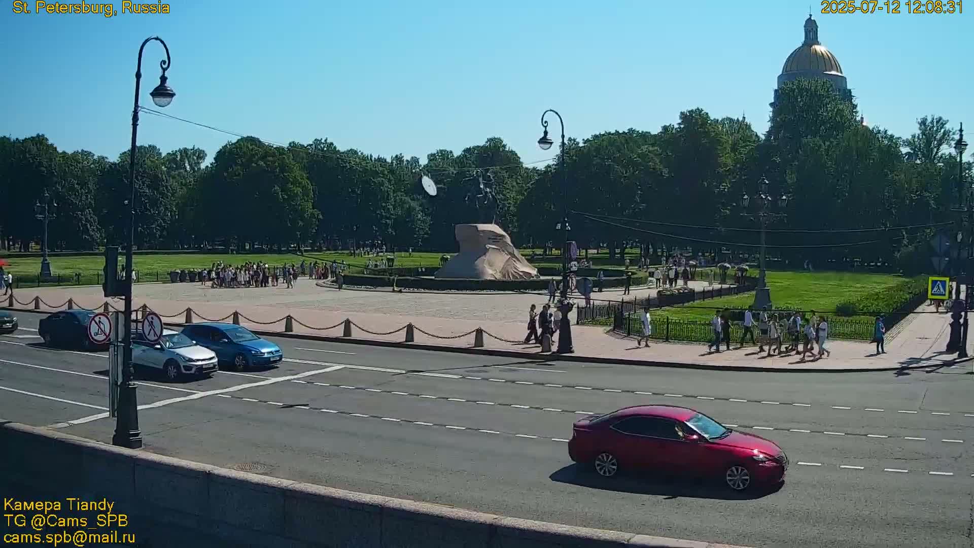 Bronze Horseman (Mednyy Vsadnik) & Saint Isaac Cathedral (Isaakiyevskiy Sobor) from Senate Square  Live Cam - Admiralteysky Okrug, Admiralteysky, Saint Petersburg, Northwestern (Severo-Zapadnyy), Russia 