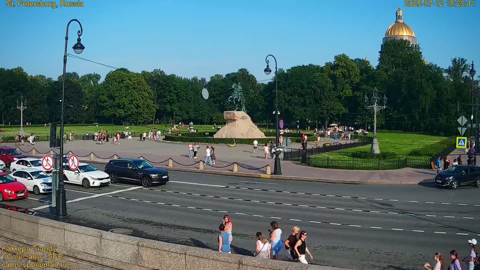 Bronze Horseman (Mednyy Vsadnik) & Saint Isaac Cathedral (Isaakiyevskiy Sobor) from Senate Square  Live Cam - Admiralteysky Okrug, Admiralteysky, Saint Petersburg, Northwestern (Severo-Zapadnyy), Russia 