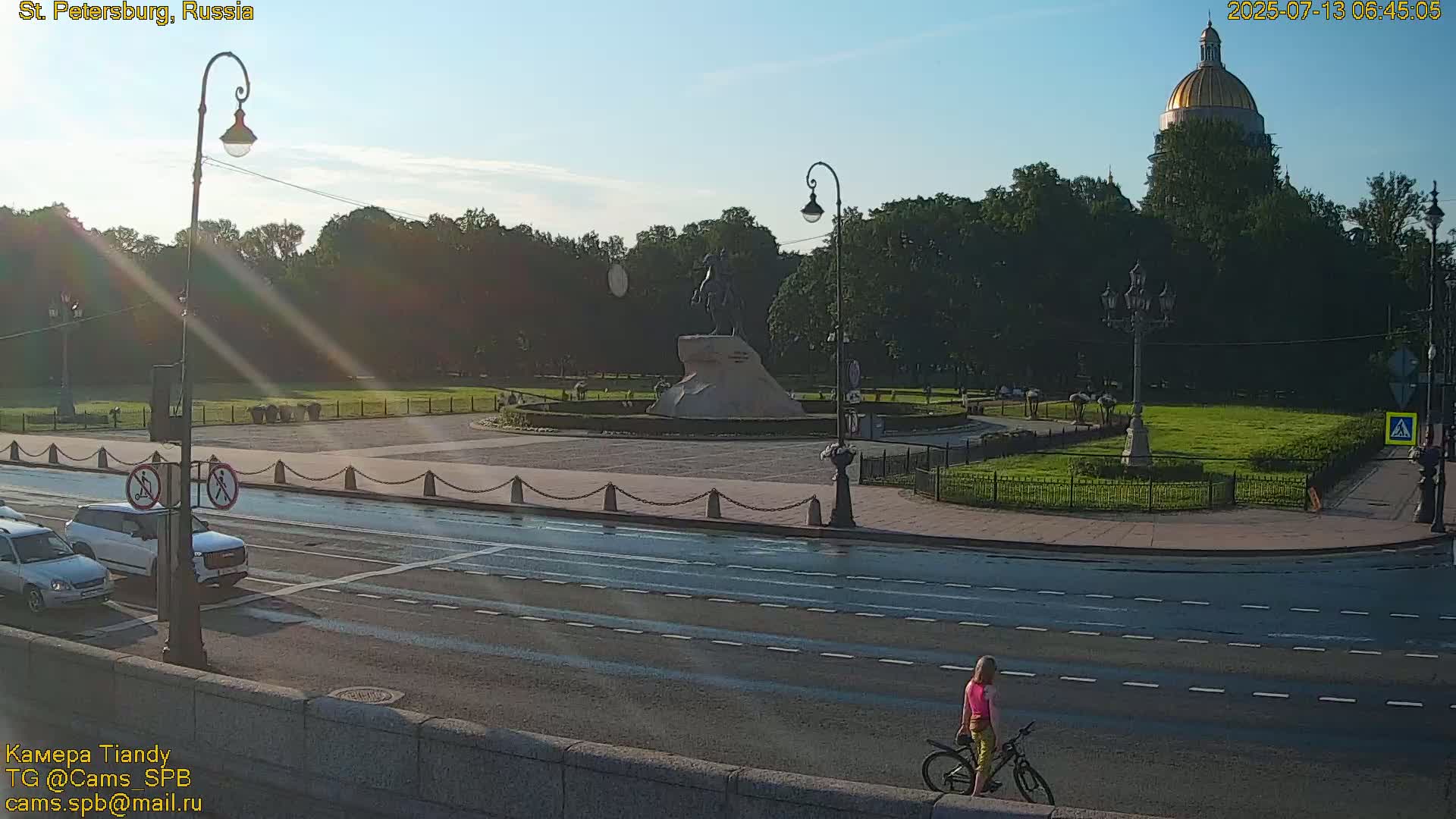 Bronze Horseman (Mednyy Vsadnik) & Saint Isaac Cathedral (Isaakiyevskiy Sobor) from Senate Square  Live Cam - Admiralteysky Okrug, Admiralteysky, Saint Petersburg, Northwestern (Severo-Zapadnyy), Russia 