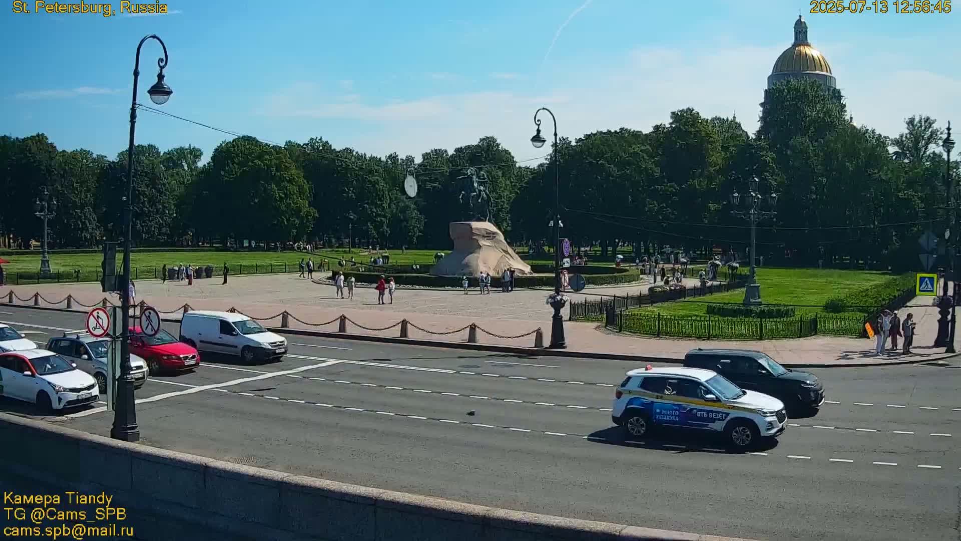 Bronze Horseman (Mednyy Vsadnik) & Saint Isaac Cathedral (Isaakiyevskiy Sobor) from Senate Square  Live Cam - Admiralteysky Okrug, Admiralteysky, Saint Petersburg, Northwestern (Severo-Zapadnyy), Russia 