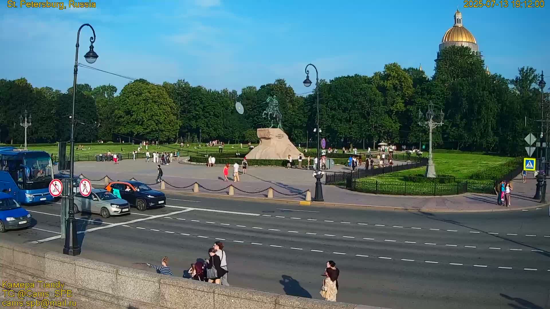 Bronze Horseman (Mednyy Vsadnik) & Saint Isaac Cathedral (Isaakiyevskiy Sobor) from Senate Square  Live Cam - Admiralteysky Okrug, Admiralteysky, Saint Petersburg, Northwestern (Severo-Zapadnyy), Russia 