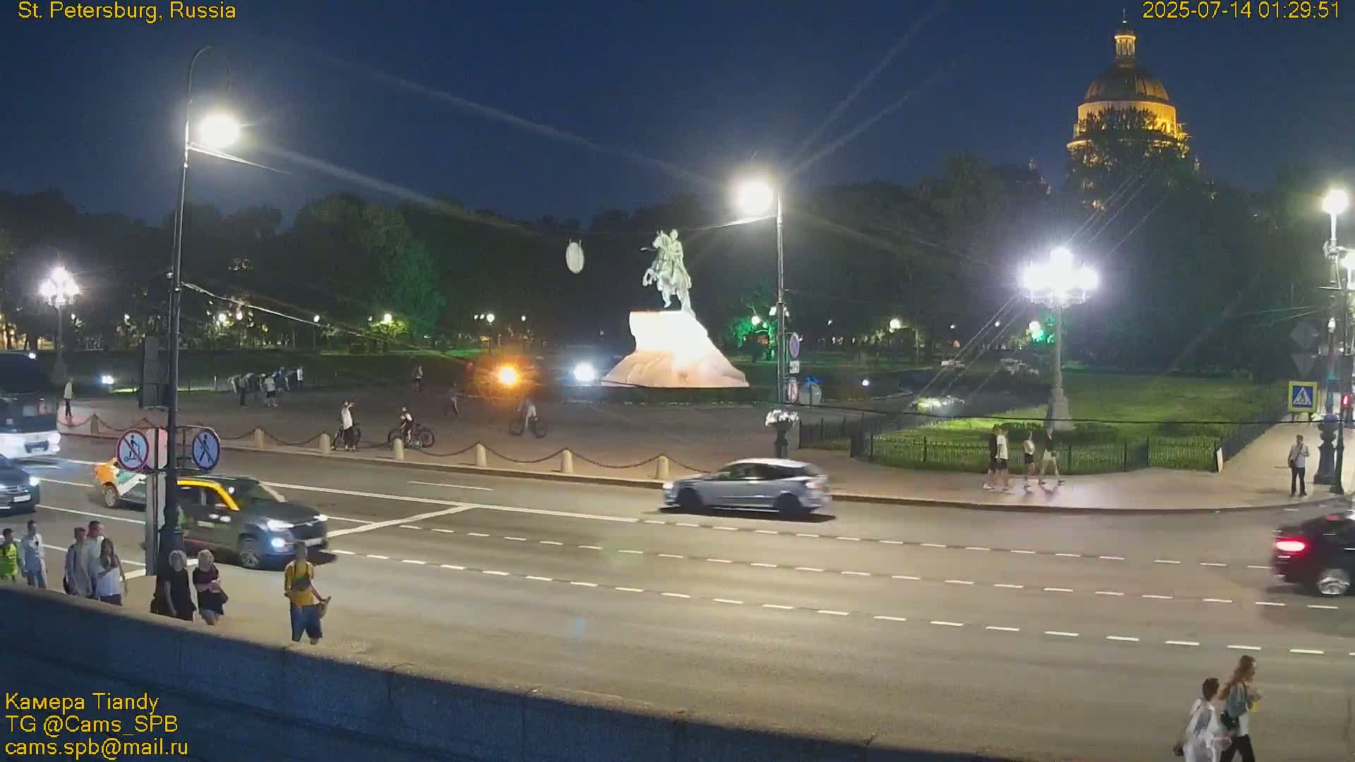 Bronze Horseman (Mednyy Vsadnik) & Saint Isaac Cathedral (Isaakiyevskiy Sobor) from Senate Square  Live Cam - Admiralteysky Okrug, Admiralteysky, Saint Petersburg, Northwestern (Severo-Zapadnyy), Russia 