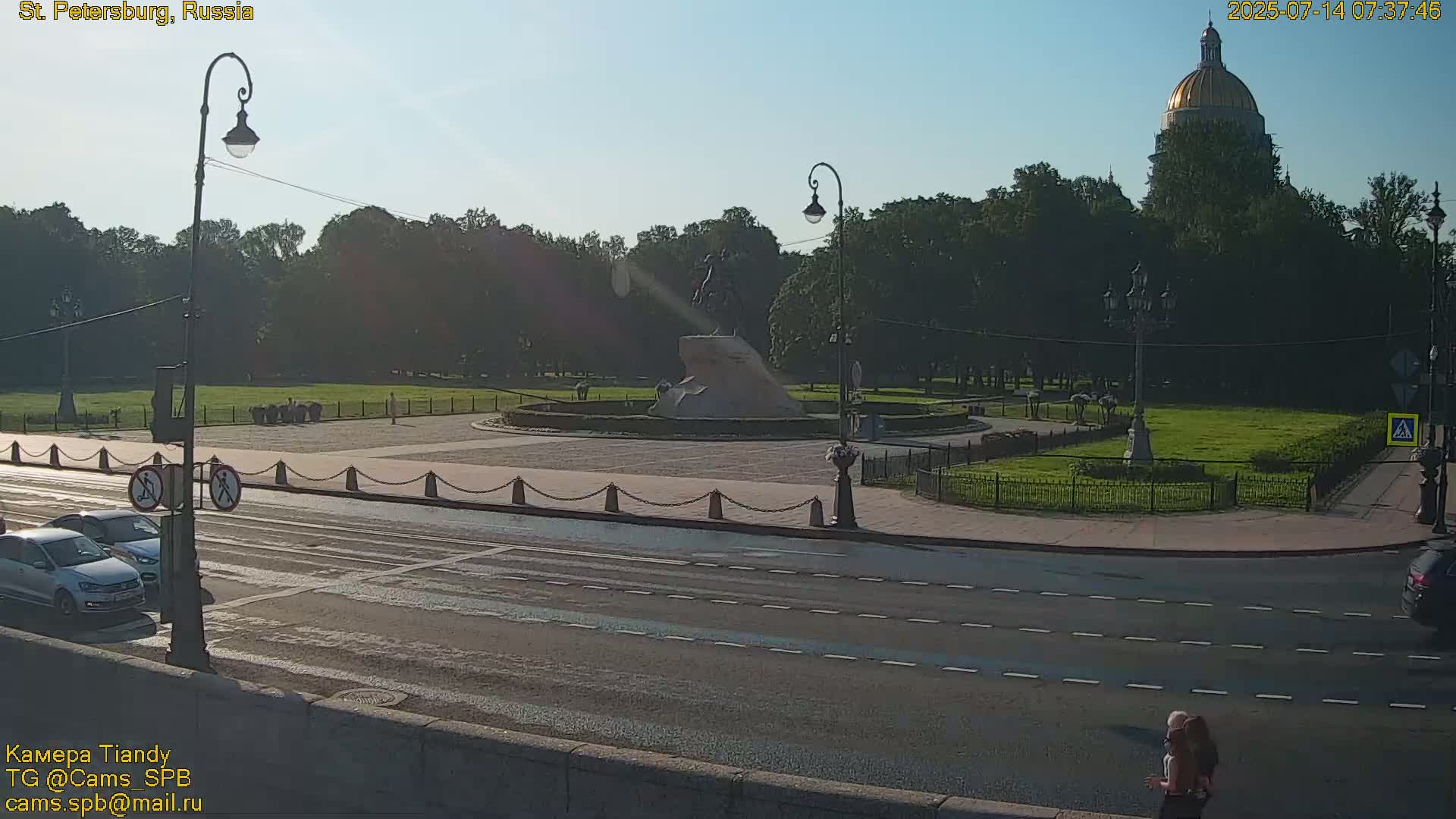 Bronze Horseman (Mednyy Vsadnik) & Saint Isaac Cathedral (Isaakiyevskiy Sobor) from Senate Square  Live Cam - Admiralteysky Okrug, Admiralteysky, Saint Petersburg, Northwestern (Severo-Zapadnyy), Russia 