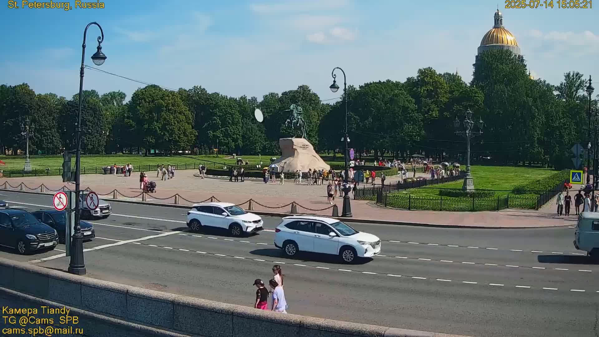 Bronze Horseman (Mednyy Vsadnik) & Saint Isaac Cathedral (Isaakiyevskiy Sobor) from Senate Square  Live Cam - Admiralteysky Okrug, Admiralteysky, Saint Petersburg, Northwestern (Severo-Zapadnyy), Russia 