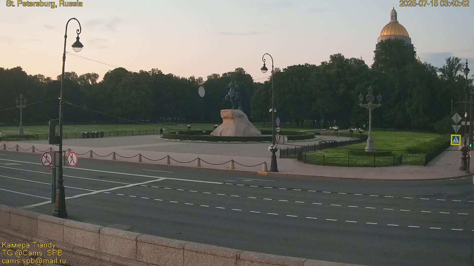 Bronze Horseman (Mednyy Vsadnik) & Saint Isaac Cathedral (Isaakiyevskiy Sobor) from Senate Square  Live Cam - Admiralteysky Okrug, Admiralteysky, Saint Petersburg, Northwestern (Severo-Zapadnyy), Russia 