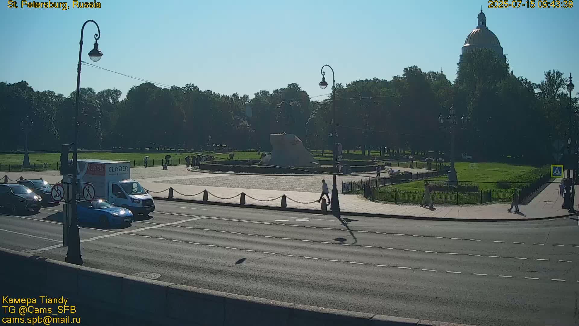 Bronze Horseman (Mednyy Vsadnik) & Saint Isaac Cathedral (Isaakiyevskiy Sobor) from Senate Square  Live Cam - Admiralteysky Okrug, Admiralteysky, Saint Petersburg, Northwestern (Severo-Zapadnyy), Russia 