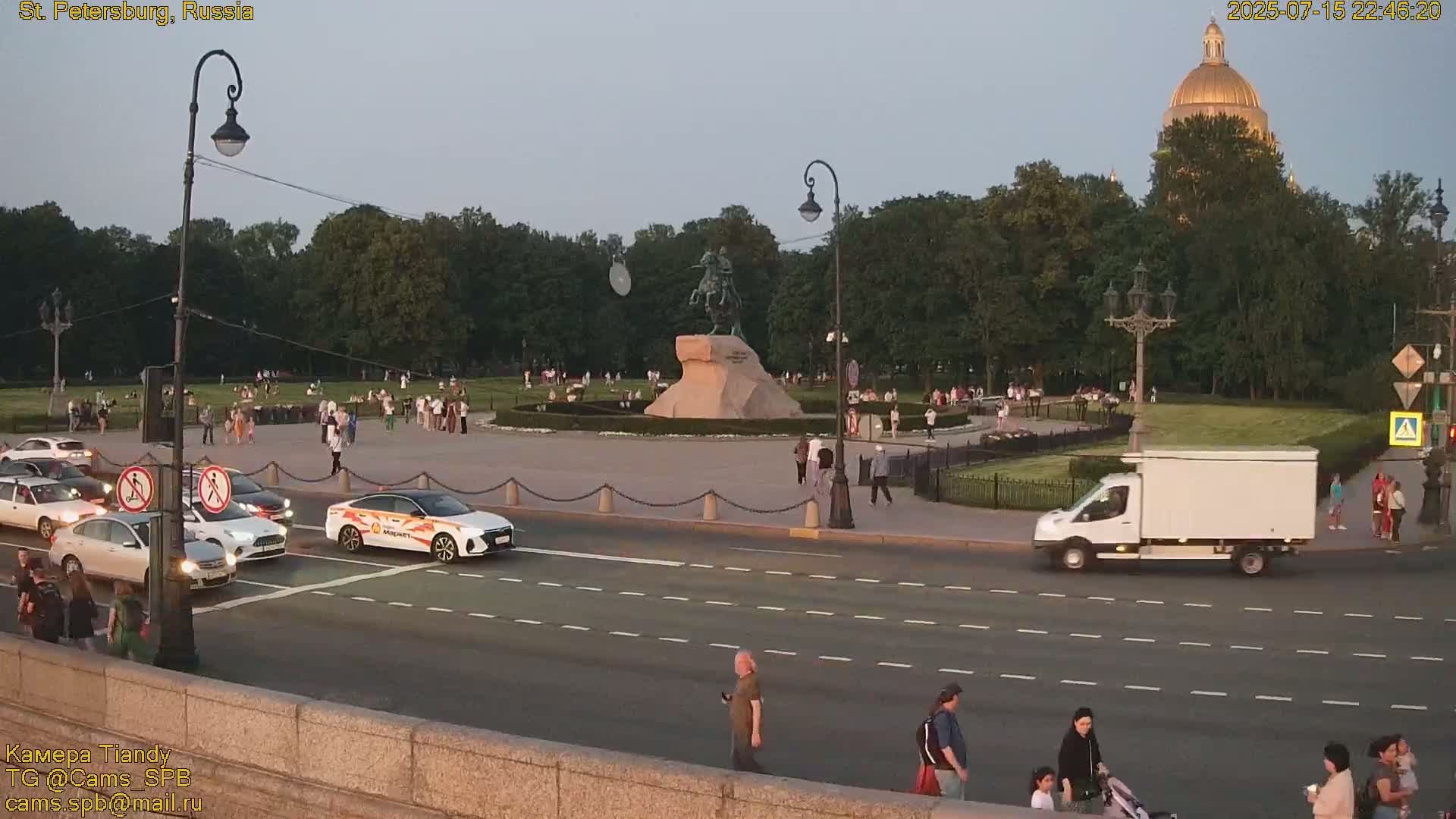 Bronze Horseman (Mednyy Vsadnik) & Saint Isaac Cathedral (Isaakiyevskiy Sobor) from Senate Square  Live Cam - Admiralteysky Okrug, Admiralteysky, Saint Petersburg, Northwestern (Severo-Zapadnyy), Russia 