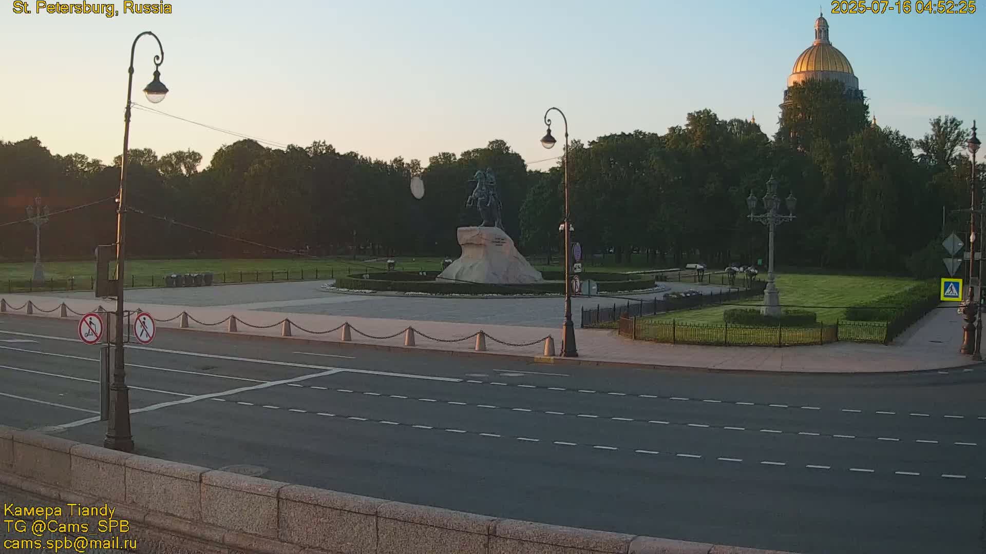 Bronze Horseman (Mednyy Vsadnik) & Saint Isaac Cathedral (Isaakiyevskiy Sobor) from Senate Square  Live Cam - Admiralteysky Okrug, Admiralteysky, Saint Petersburg, Northwestern (Severo-Zapadnyy), Russia 