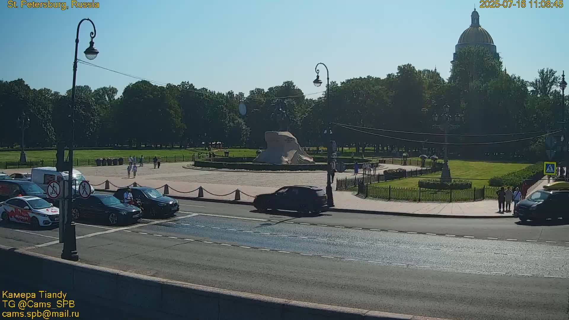 Bronze Horseman (Mednyy Vsadnik) & Saint Isaac Cathedral (Isaakiyevskiy Sobor) from Senate Square  Live Cam - Admiralteysky Okrug, Admiralteysky, Saint Petersburg, Northwestern (Severo-Zapadnyy), Russia 
