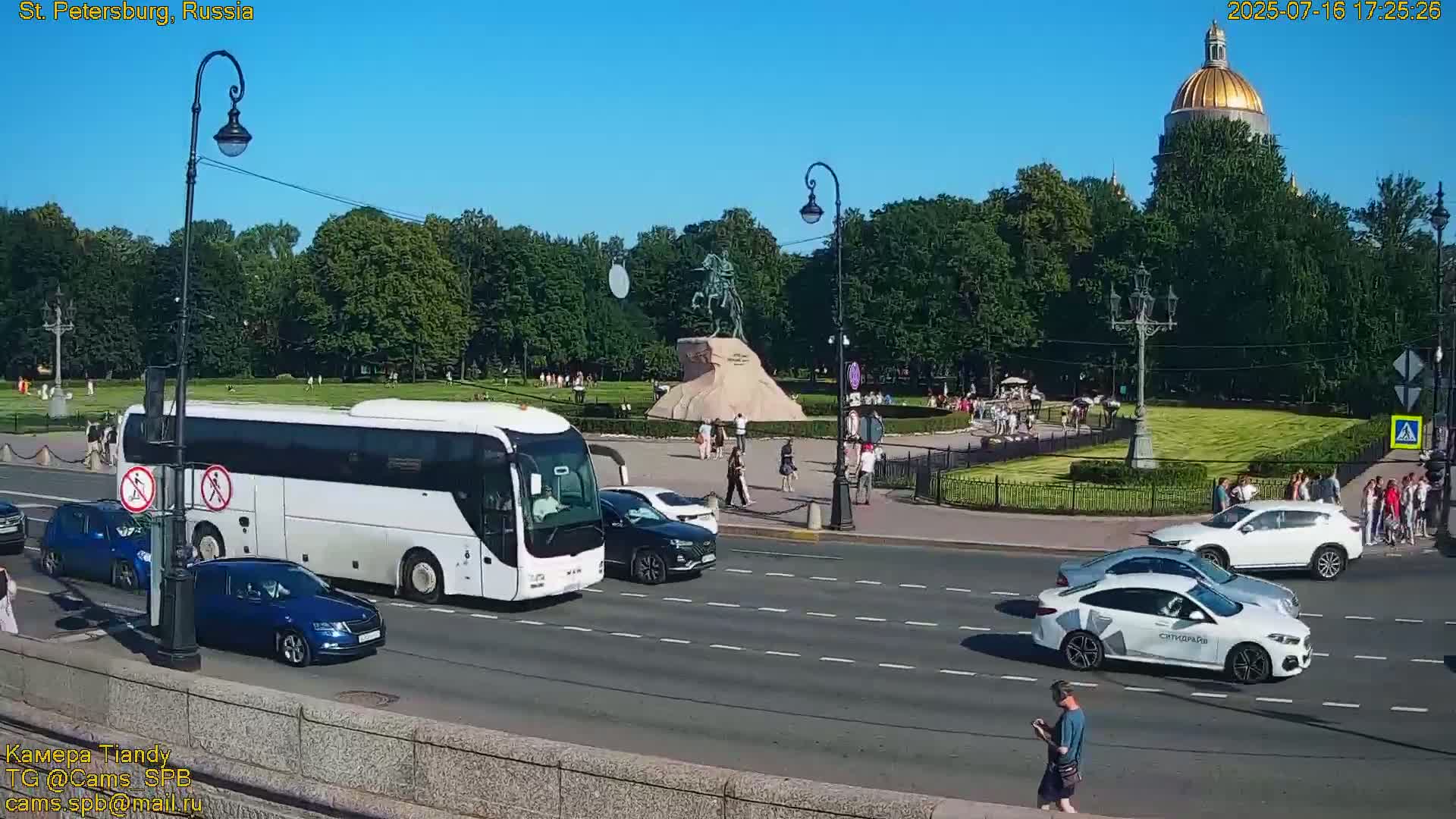 Bronze Horseman (Mednyy Vsadnik) & Saint Isaac Cathedral (Isaakiyevskiy Sobor) from Senate Square  Live Cam - Admiralteysky Okrug, Admiralteysky, Saint Petersburg, Northwestern (Severo-Zapadnyy), Russia 