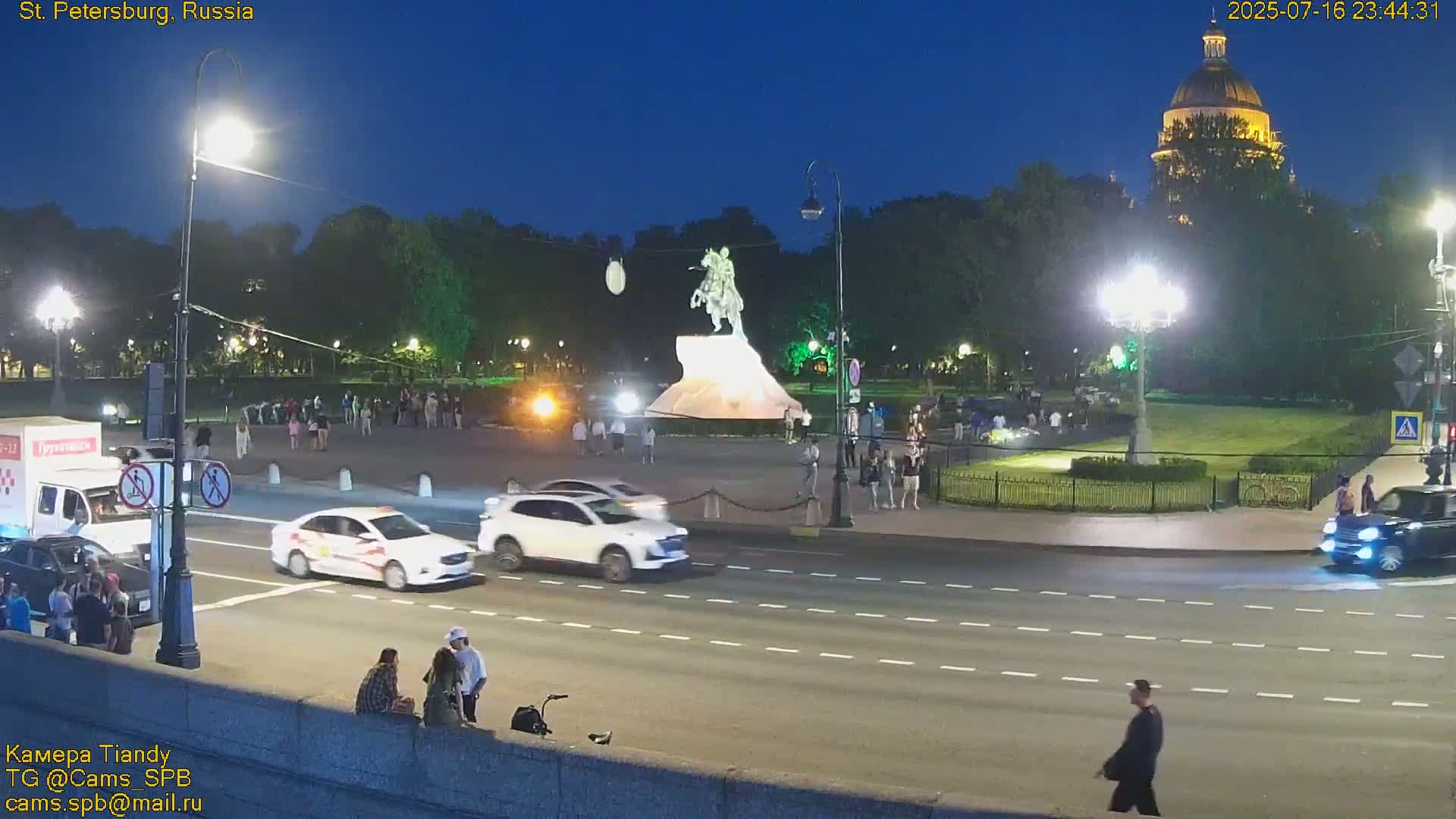 Bronze Horseman (Mednyy Vsadnik) & Saint Isaac Cathedral (Isaakiyevskiy Sobor) from Senate Square  Live Cam - Admiralteysky Okrug, Admiralteysky, Saint Petersburg, Northwestern (Severo-Zapadnyy), Russia 